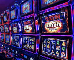Leaderboard turnamen menampilkan peringkat pemain dengan poin dan hadiah per posisi